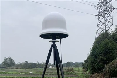 Het gebruik en de kenmerken van 360 graden satellietnavigatie-misleiding UAV